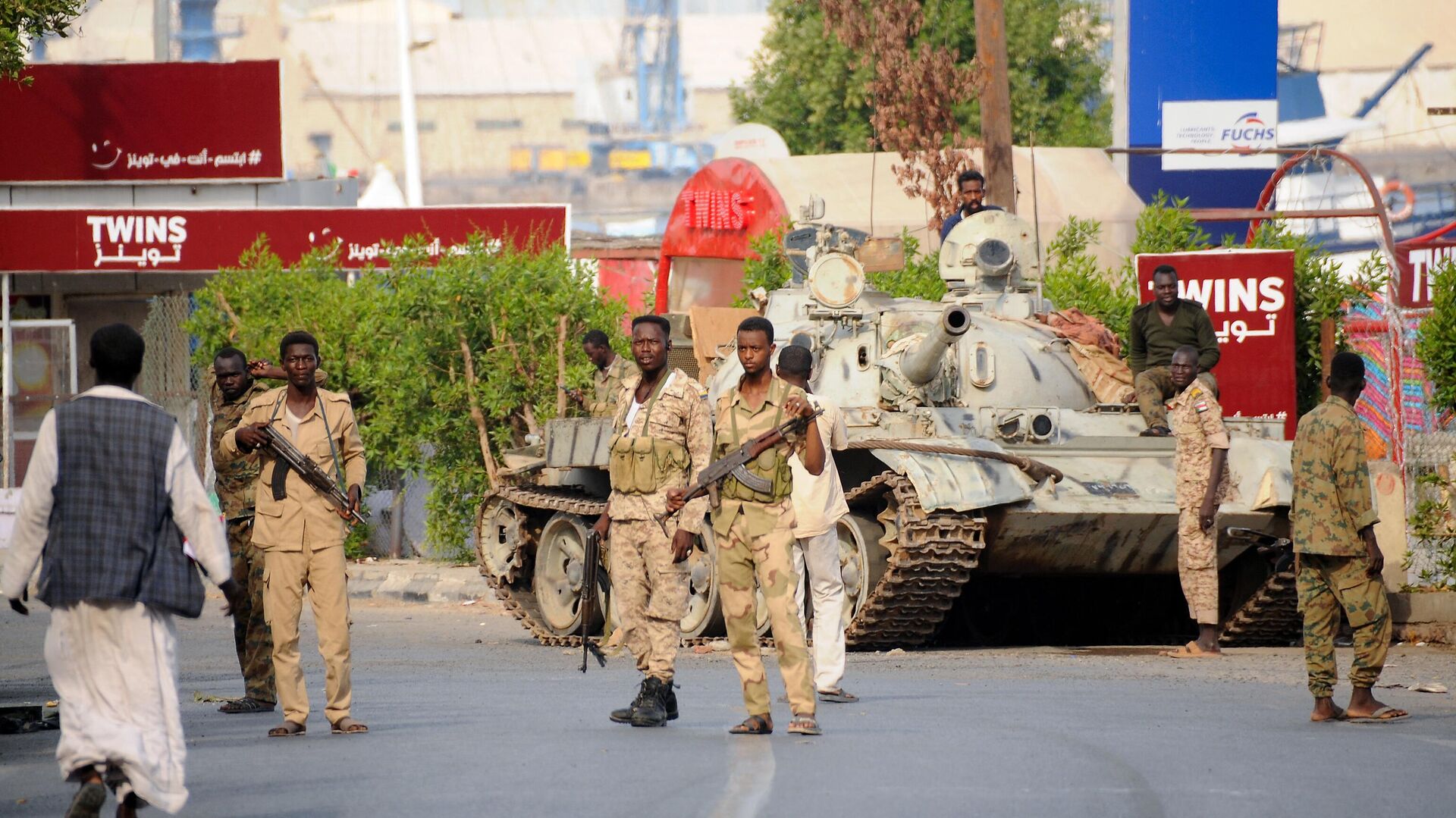 "السوداني": اعتقال عدد من ضباط الجيش بأم درمان بتهمة «الإعداد لانقلاب»