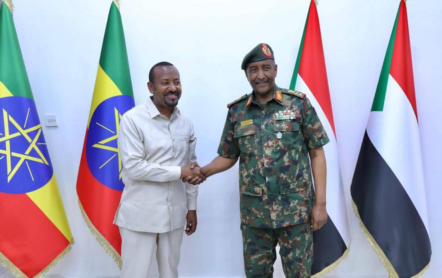 في زيارة "غير متوقعة" لبورتسودان.. آبي أحمد يلتقي البرهان
