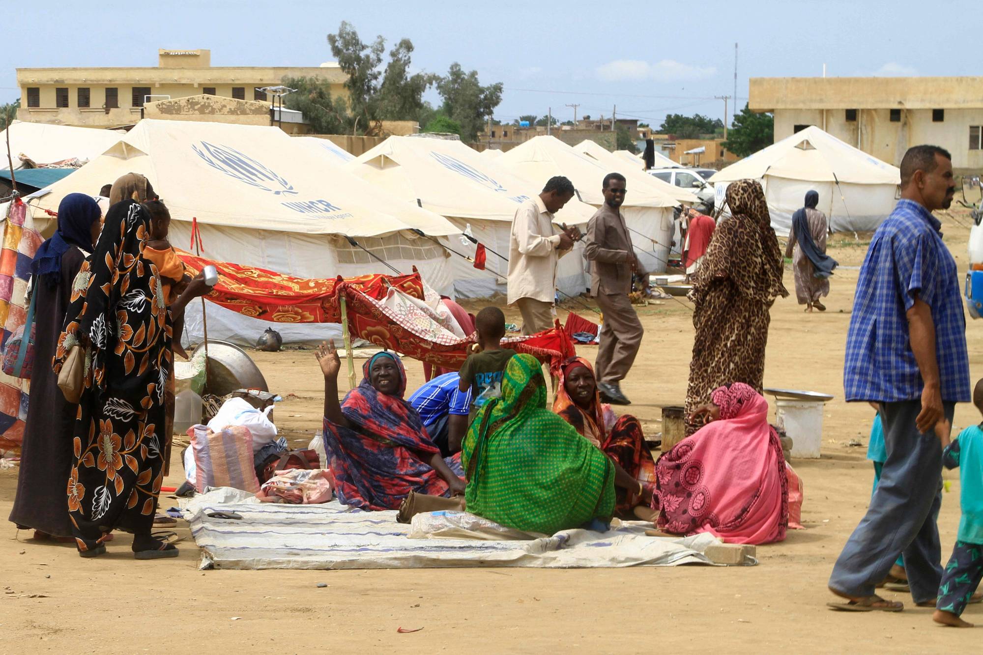الحكومة السودانية توافق على إيصال المساعدات عبر معبر مع تشاد
